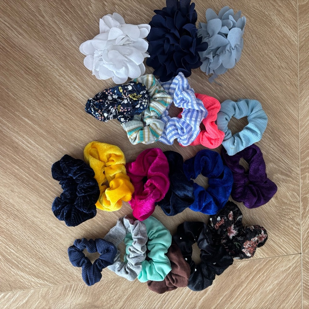 19 Scrunchies